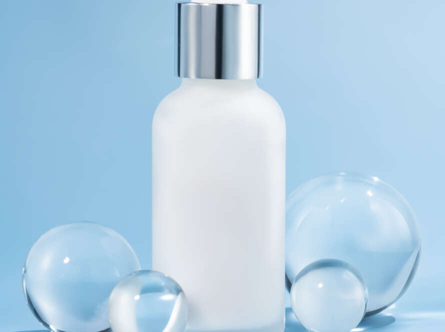 Butelka serum – kwas hialuronowy działanie i stosowanie w kosmetologii